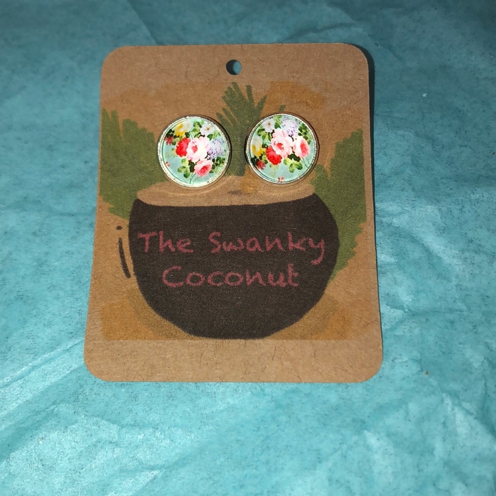 🆕 🌸 Handmade Floral Stud Earrings 🌸